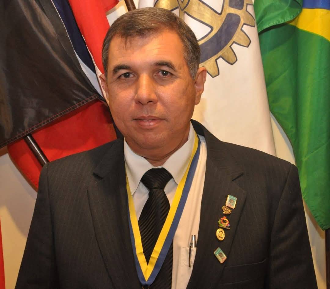Rotary Club de Lins empossa novo associado