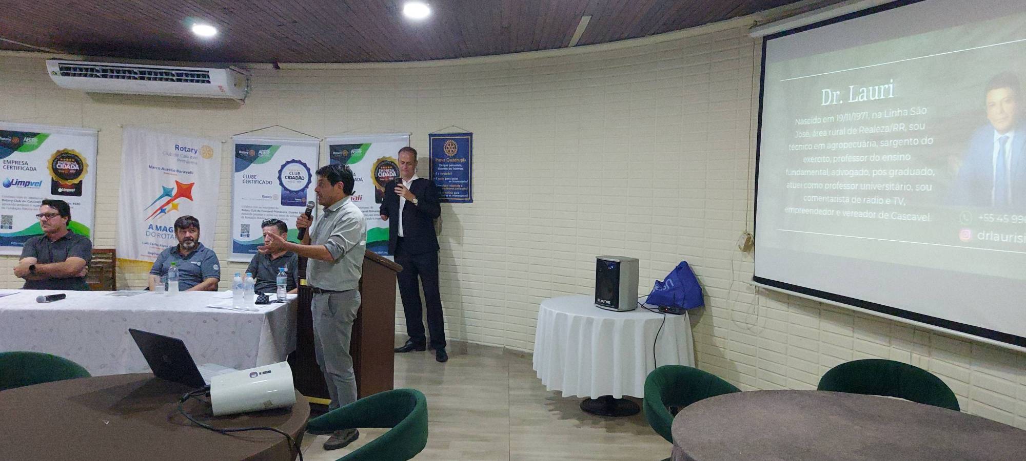 Rotary Club de Cascavel Primavera recebe Dr. Lauri da Silva para palestra sobre preservação de nascentes