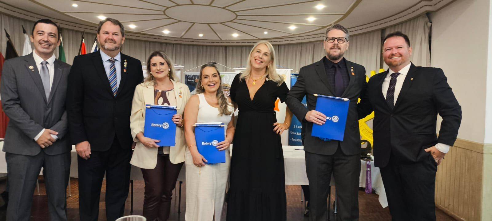 Da esquerda para direita, Pres. Marcelo, GD Giovanella, Jaqueline, Daniela, Shirlei, Daniel e Charleton.