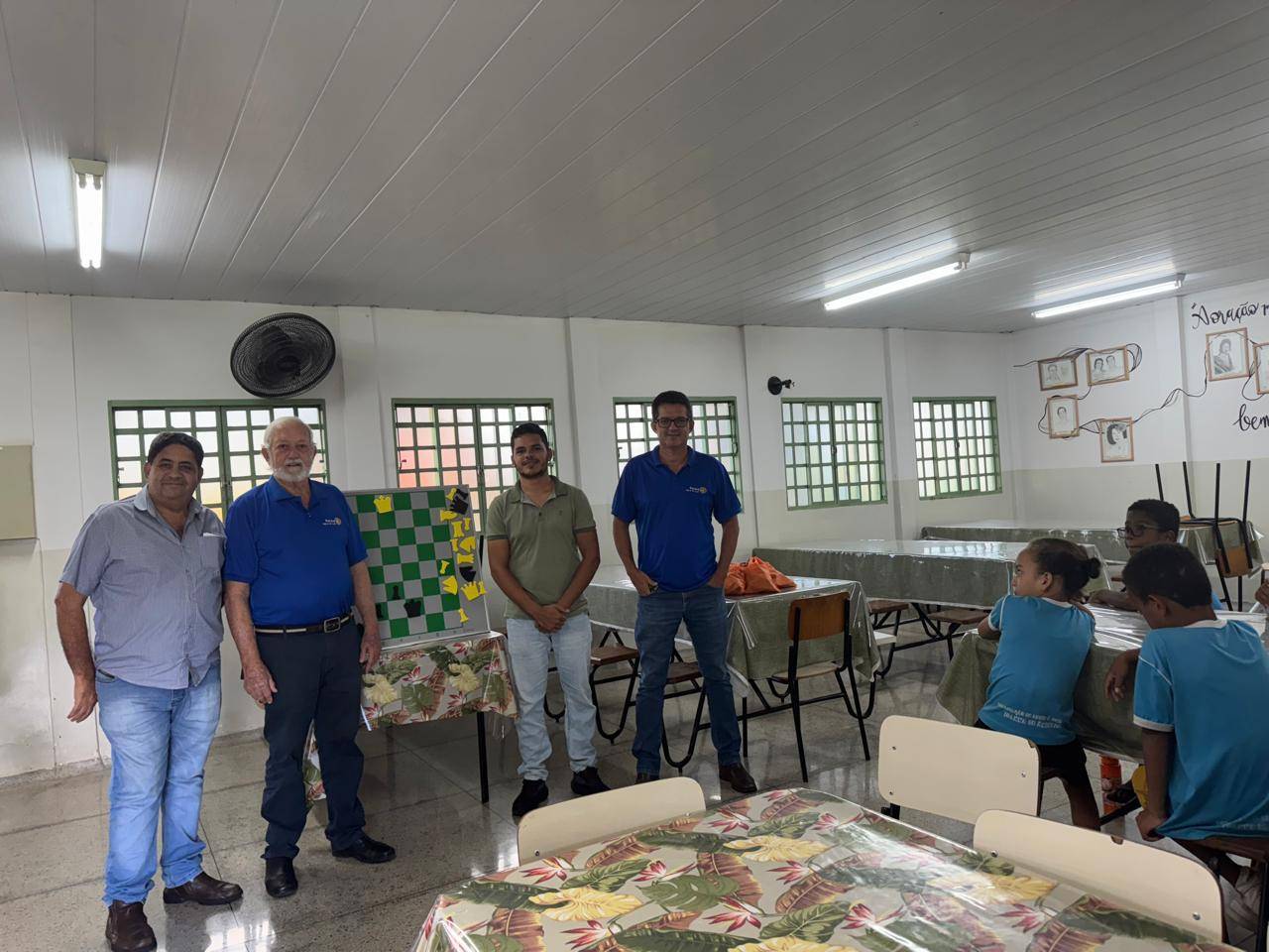 Presidente do Rc de Rio Verde 24-25 Rafael, e os companheiros Avelar e Geraldo visitam Associação Joanna de Ângelis