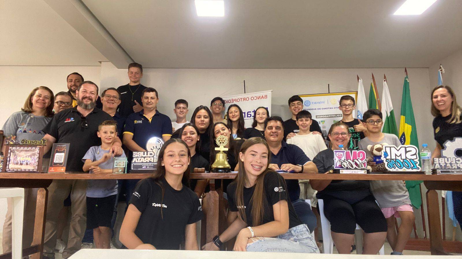 foto da visita do governador e sua esposa 