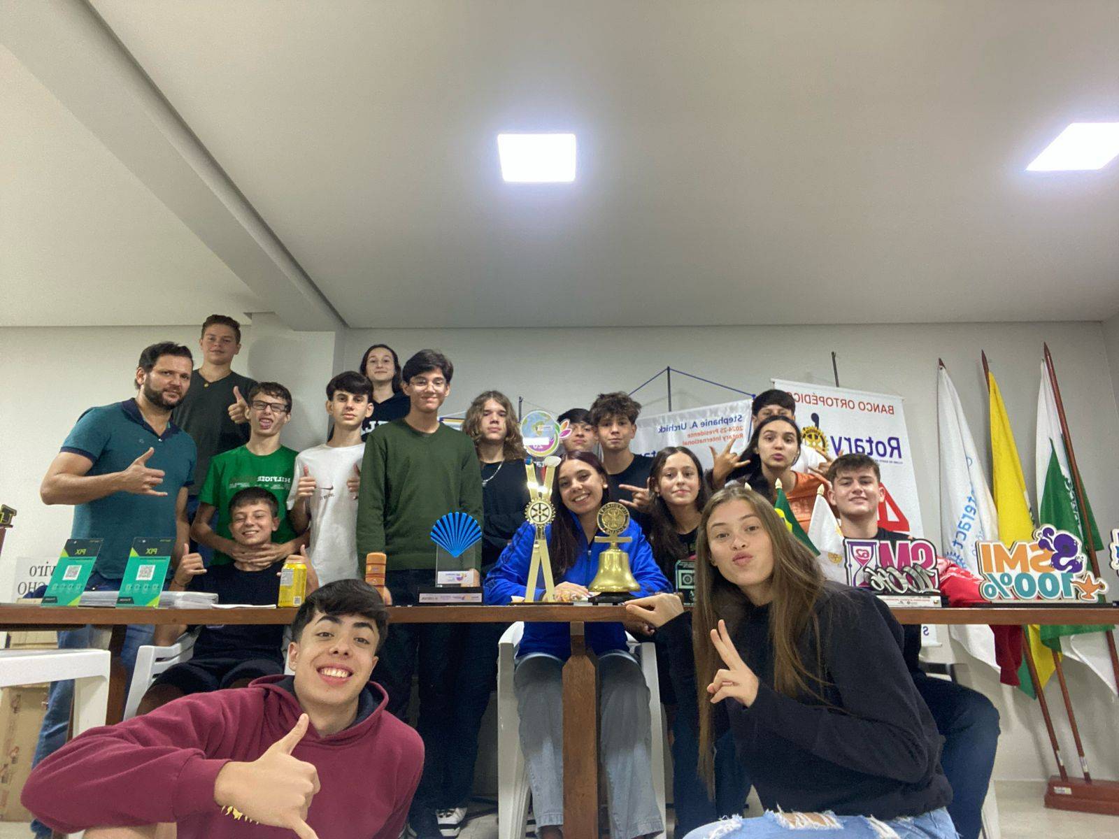 foto da reunião do dia 10 de abril