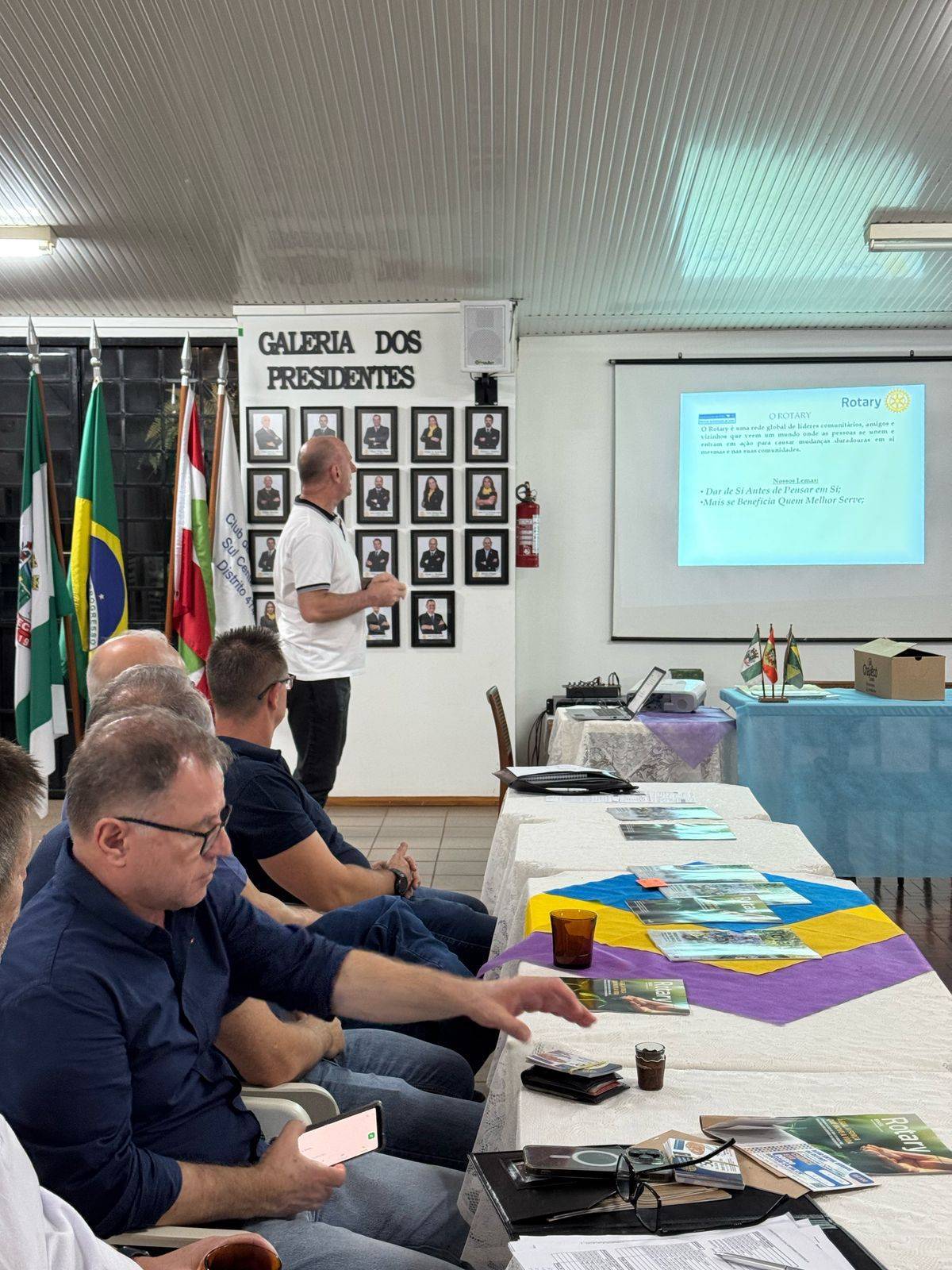 Companheiro em sua apresentação 