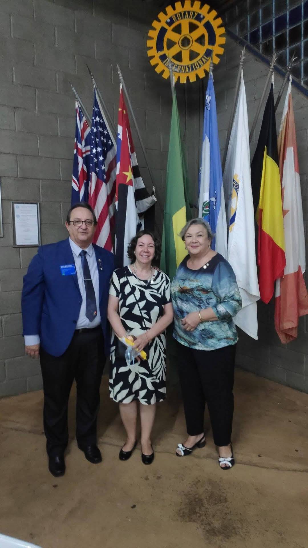 Rotary Club de Itajobi empossa Embaixadora do Brasil em Camarões