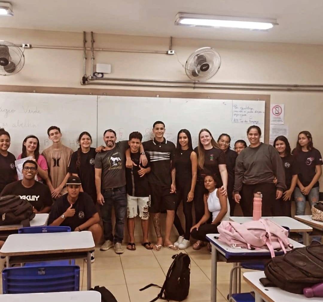 Projeto "Rotaract Plantando pelas abelhas" do Rotaract Club de Colina