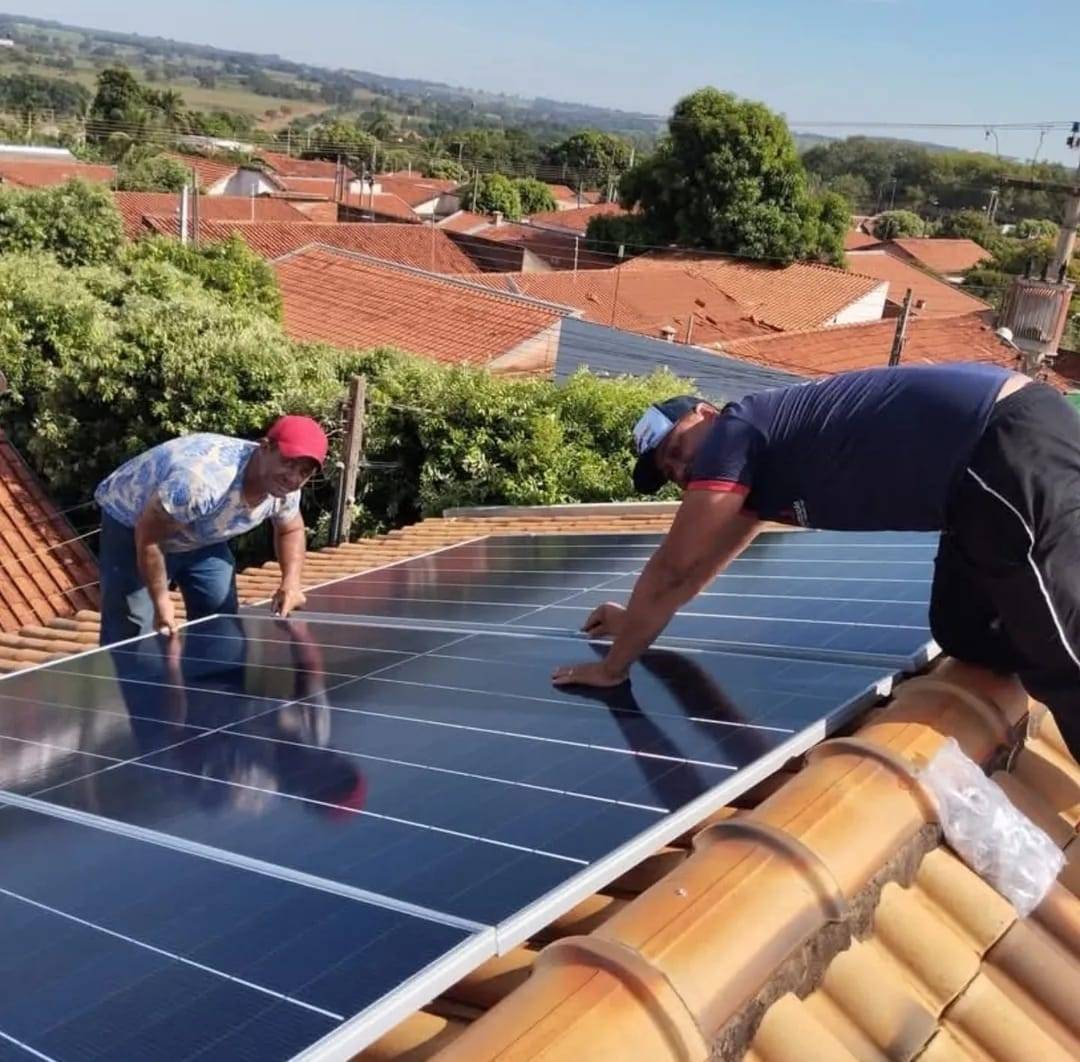 Rotary Club de Cardoso e parceiros realizam entrega de placas solares para o LAR SÃO VICENTE DE PAULO