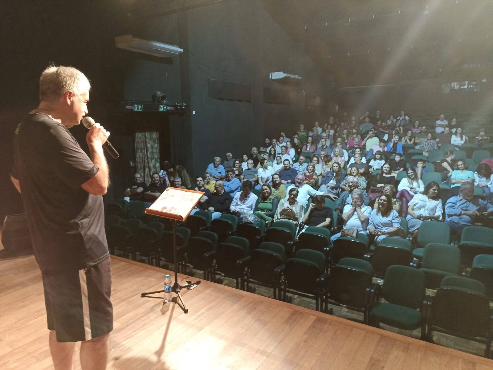 Tivemos quase 180 pessoas presentes no stand up Vô Emilio.