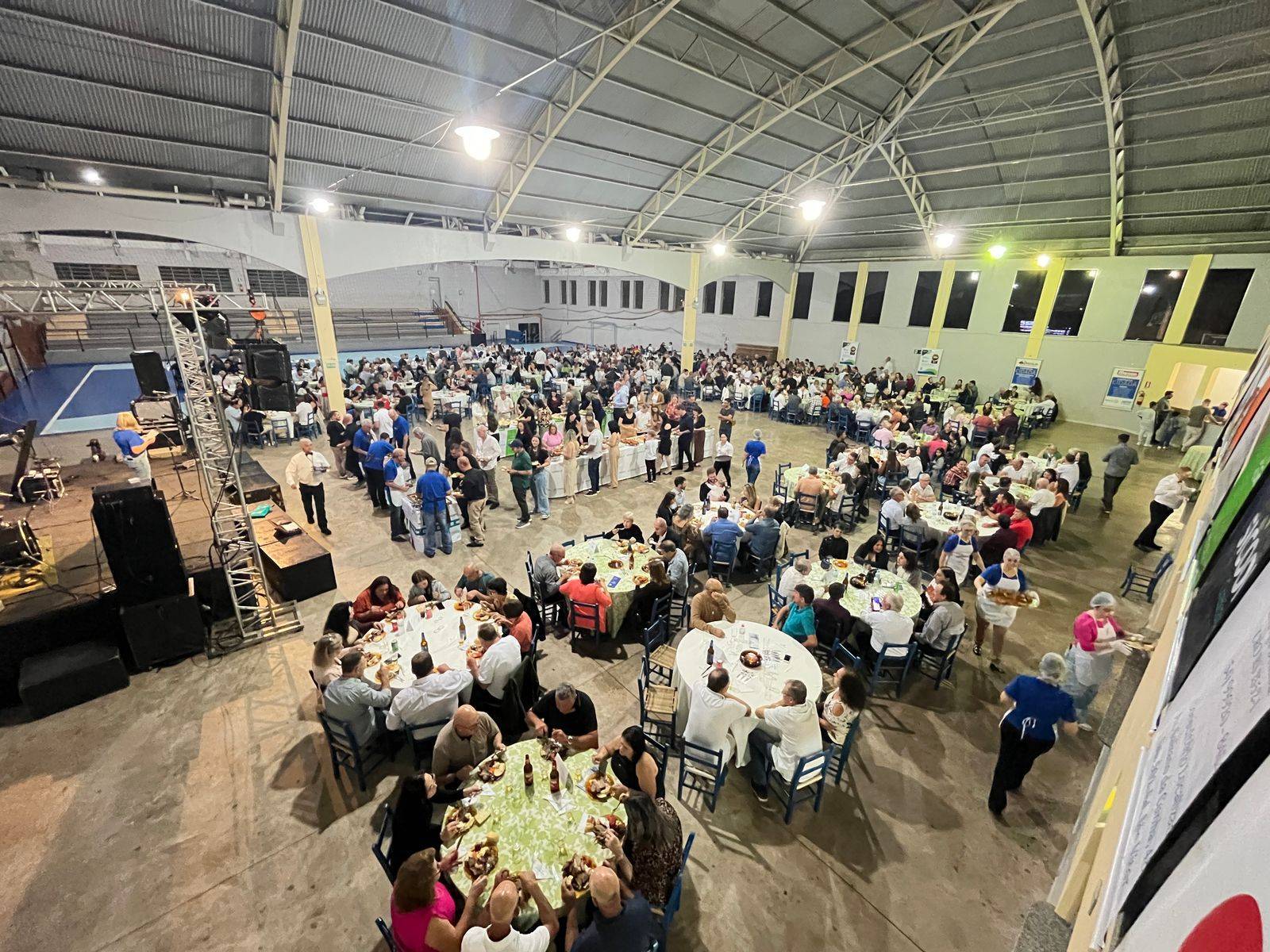 Costelão Beneficente do RC Vale do Inhandava