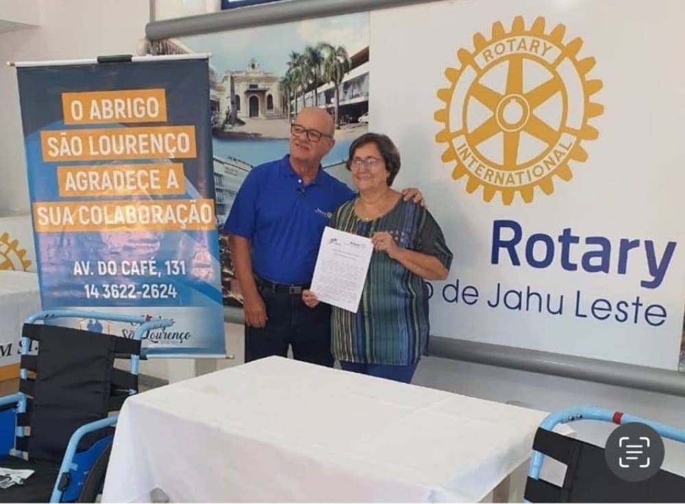 Rotary Club de Jahu - Leste doam cadeiras de rodas do Programa Mobilidade para todos a Abrigo São Lourenço de Jaú