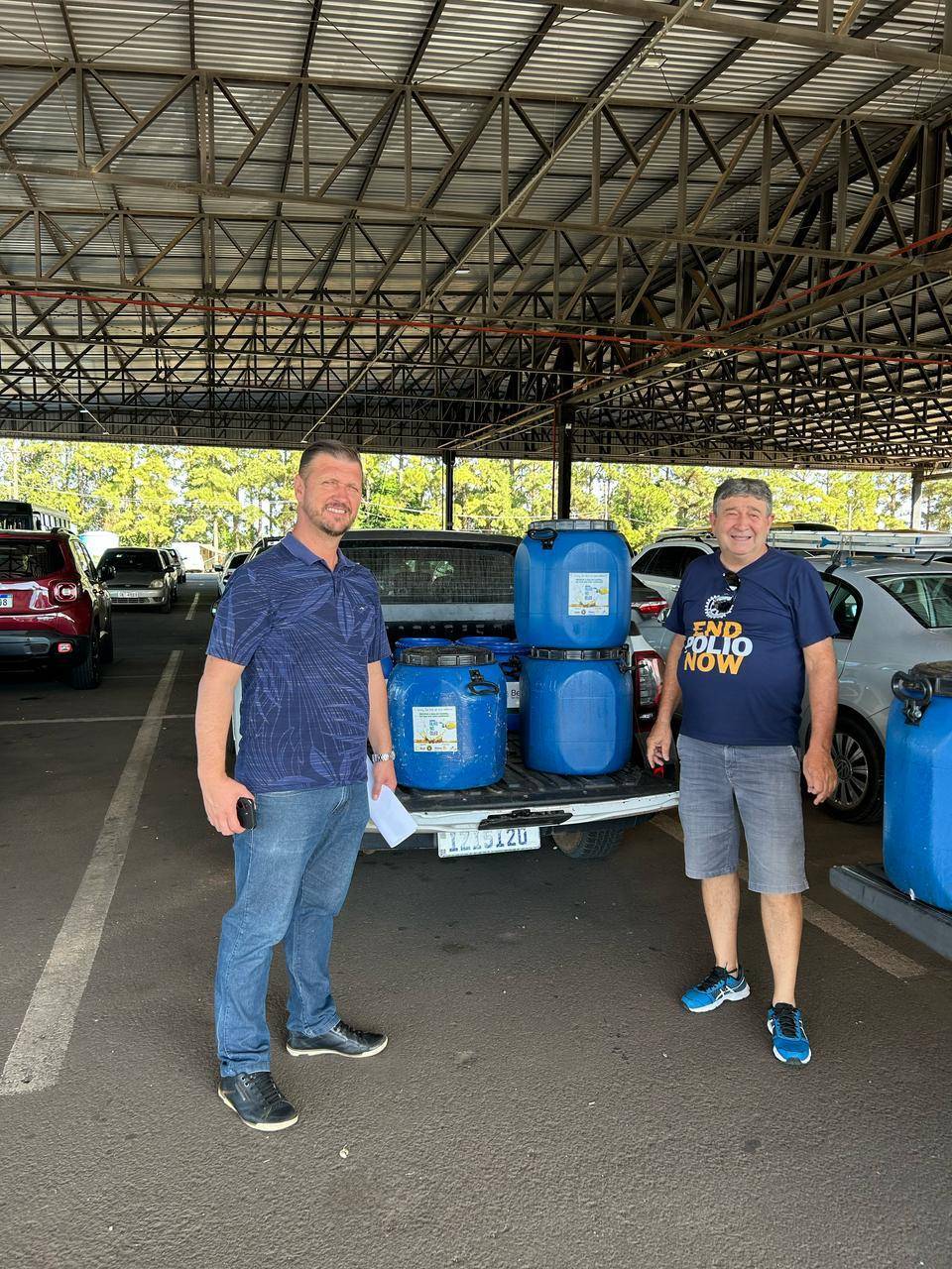 Entrega dos galões para a Prefeitura Municipal