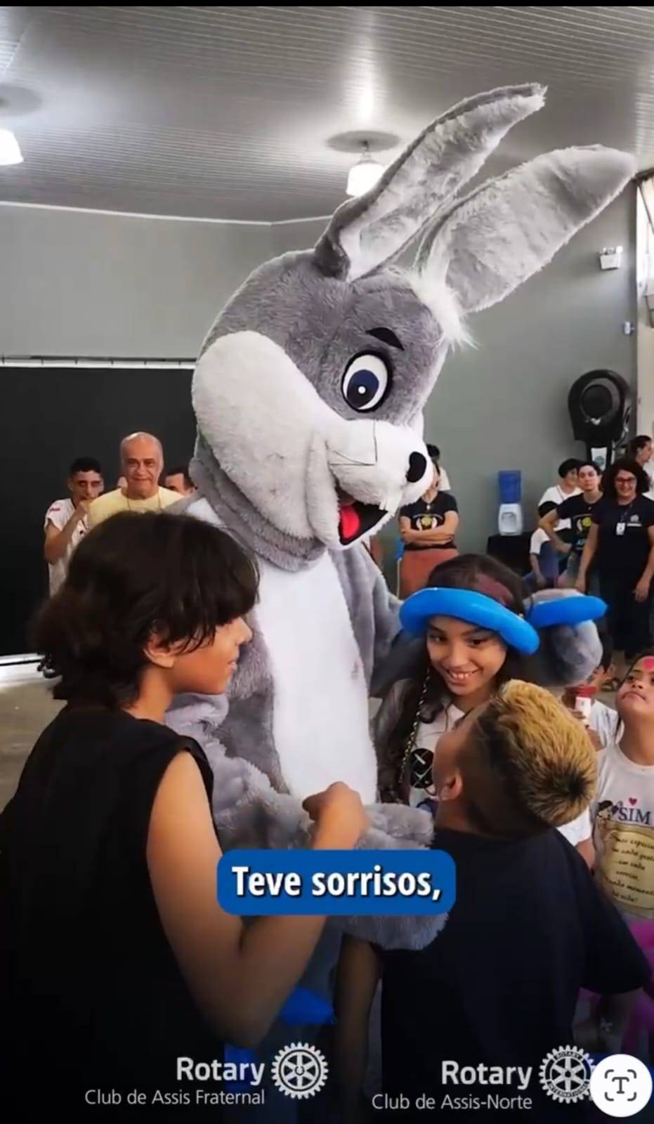 Coelho entregando ovos pascoa