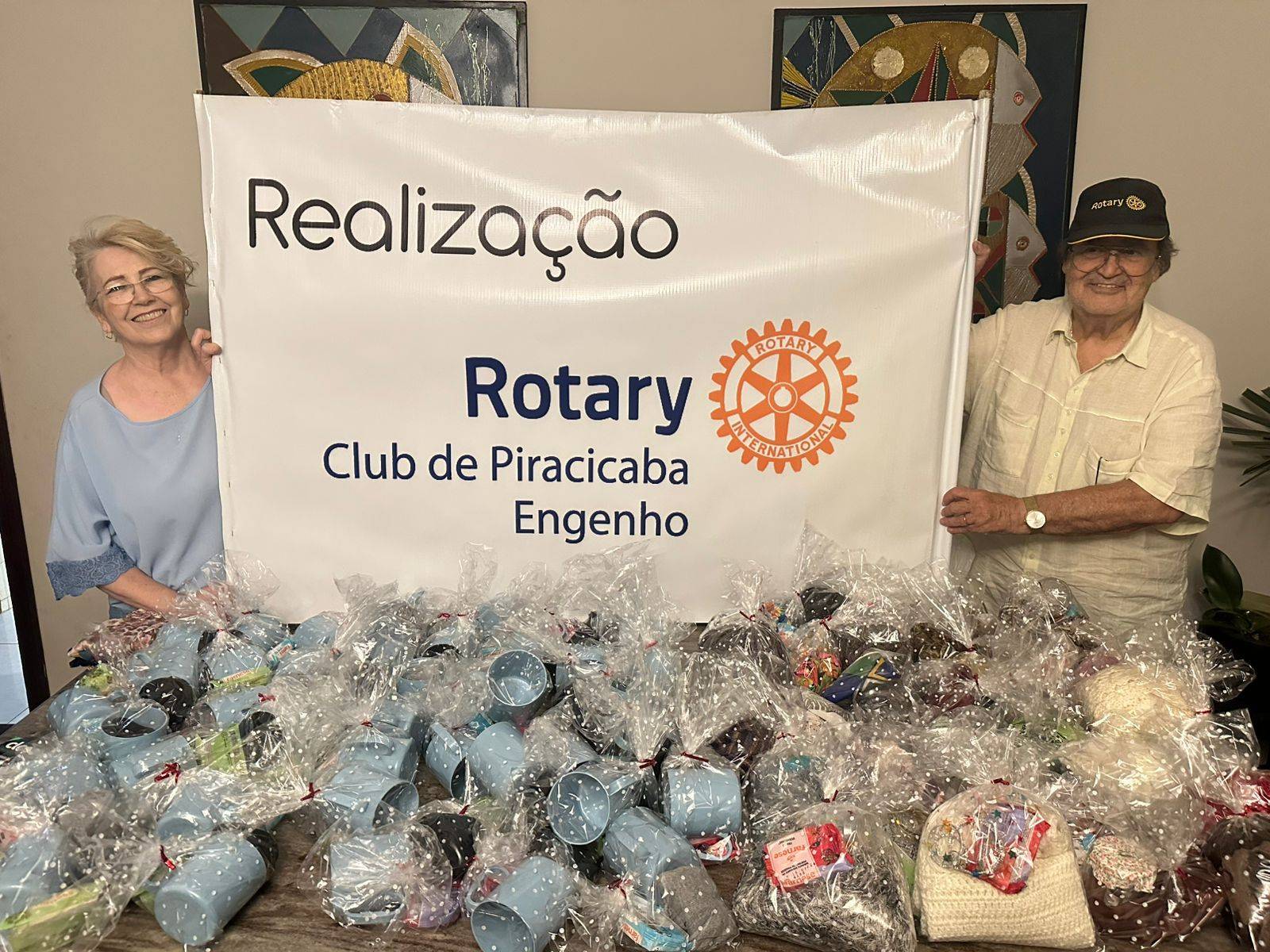 projeto finalizado são 80 sacolas  entregaremos no Lar Betel, com doações de lenços, bijuterias,  e a equipe da imobiliaria Jardim que somaram ao projeto nos doando sabonetes , meias.