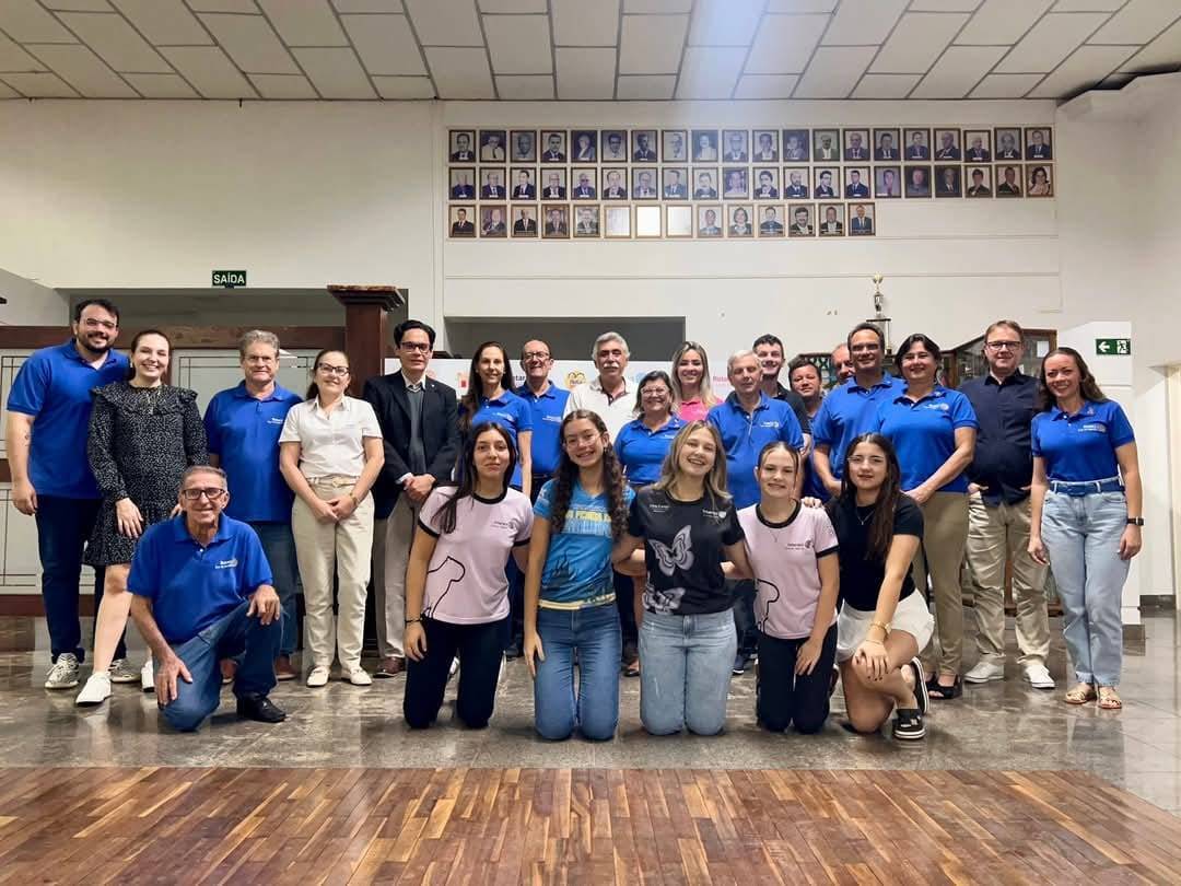 Rotary Club de Itápolis recebe visita do estudante de Relações Publicas Juan Ricardo dos Santos Orellana