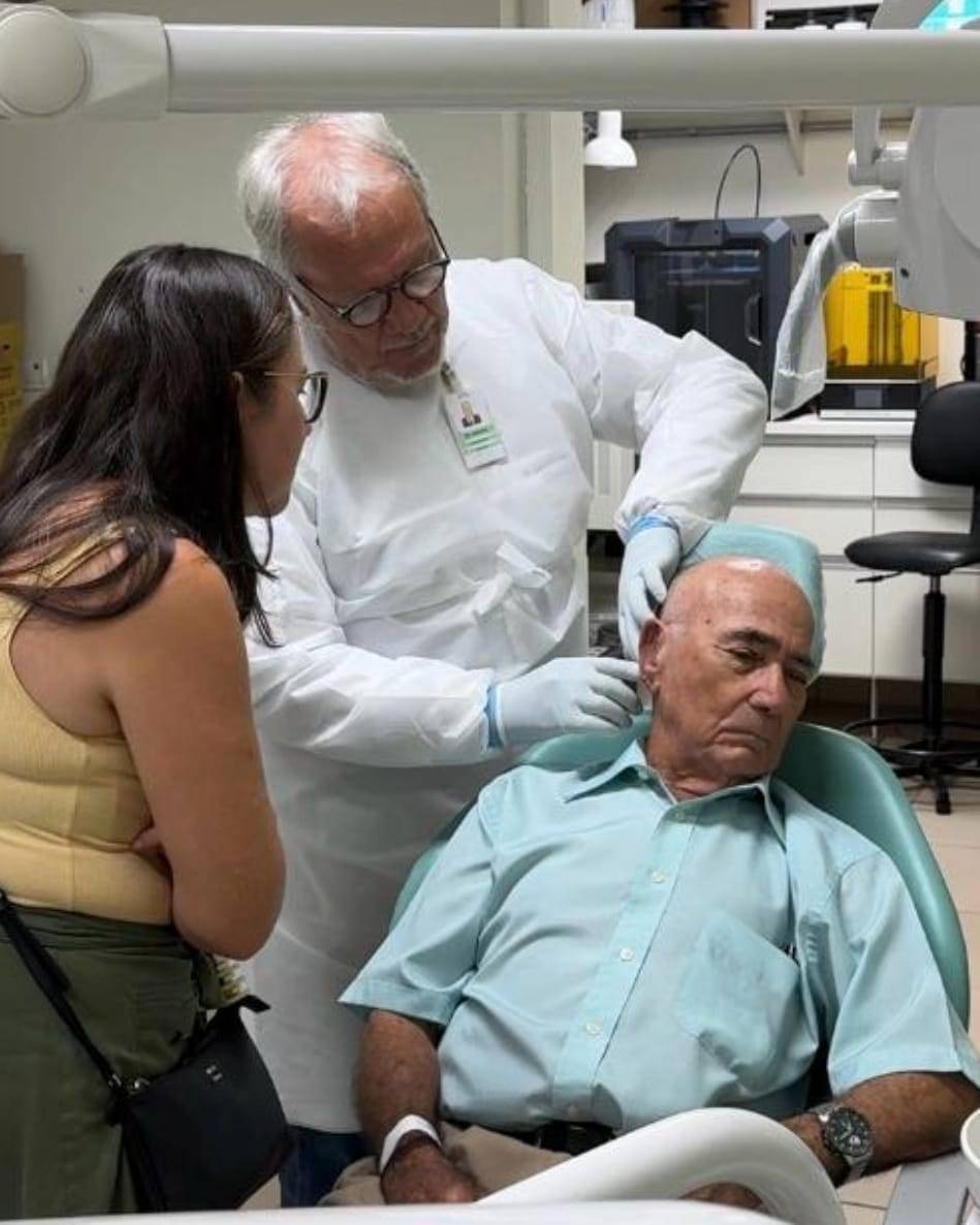 Hospital Amaral Carvalho distribui prótese para melhorar autoestima após tratamento de câncer