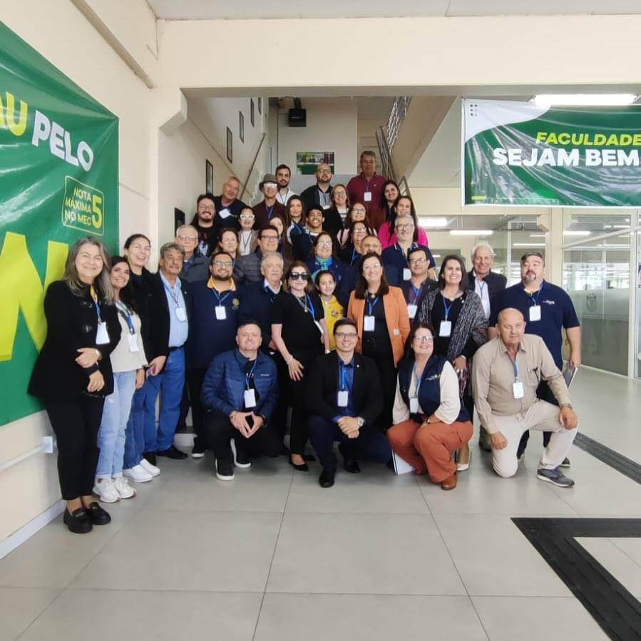 Integrantes do Rotary Club Princesa do Jacuí estiveram na cidade de Bagé, participando do PELS