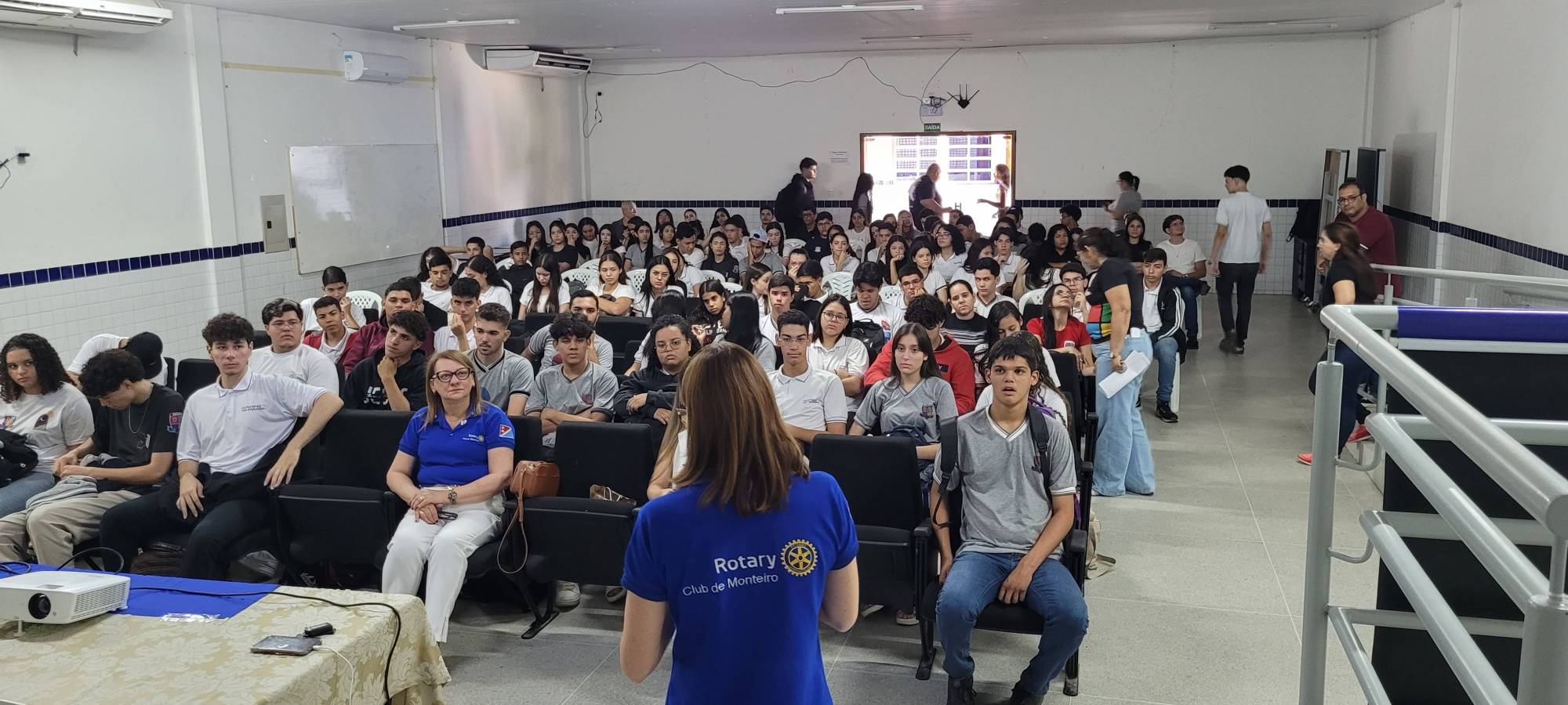 Rotary Club de Monteiro promove palestra com a médica Dra. Amanda Severo sobre ansiedade na adolescência 