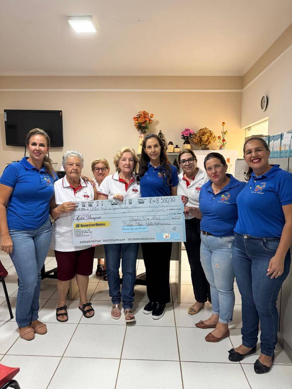 Casa da Amizade de Itápolis Entregou ao Grupo São Pelegrino a doação de Oito Mil e Quinhentos Reais 