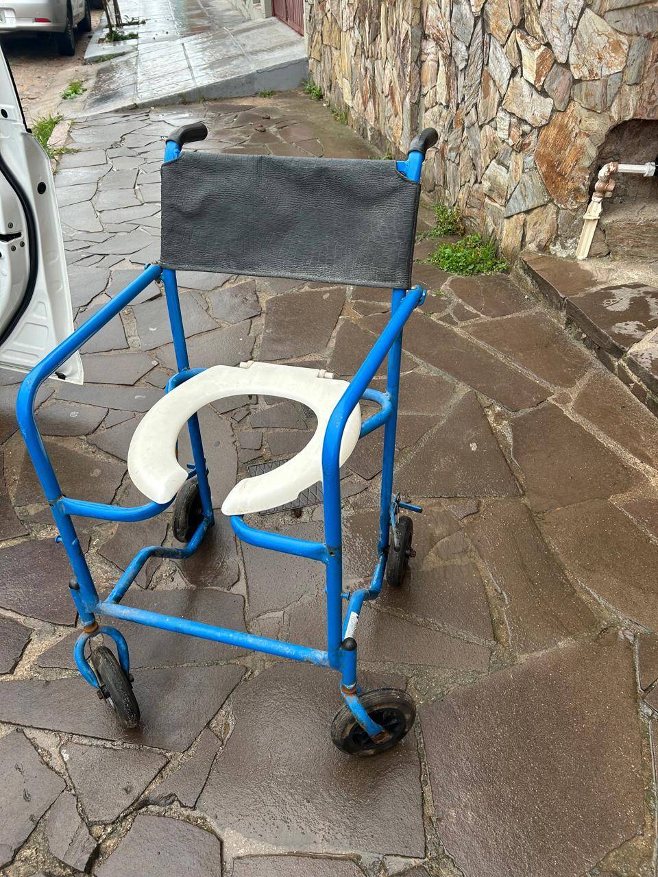 Empréstimo de cadeira de banho.