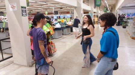 Jovens do Interact Club de Vera Cruz participaram do Programa Carrinho Solidário na cidade de Marília