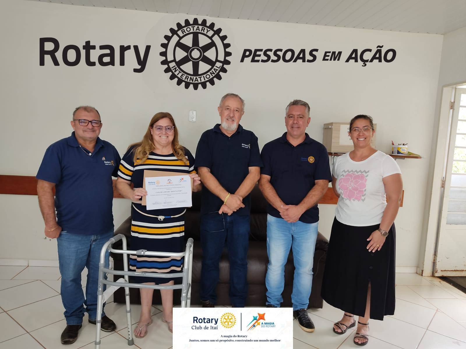 Os companheiros Agnaldo, José Aparecido, Debner, Joise e Vanderli, responsável pela enfermagem, receberam o certificado pelas cadeiras que contribuirão para a melhoria dos cuidados e a garantia de um atendimento de qualidade