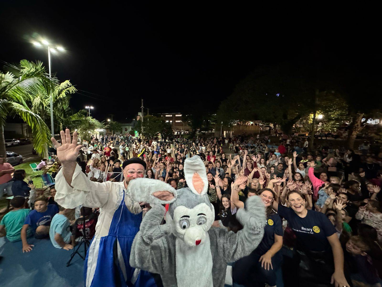 No dia 17/04/2024 aconteceu o Evento De Páscoa, na praça principal de nossa cidade. Nosso clube foi convidado pela Prefeitura Municipal para participar, realizamos um brechó solidário, venda de cachorro-quentes, ofertamos orientação para declaração de IR, pintura infantial e claro, a caça ao ninho não poderia faltar!