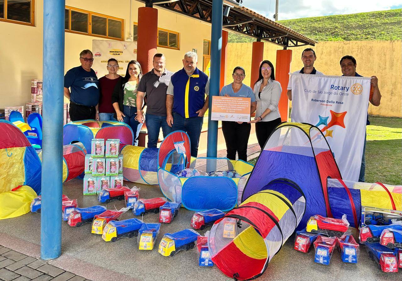 Rotary Club São Jorge D’Oeste faz entrega de brinquedoteca.