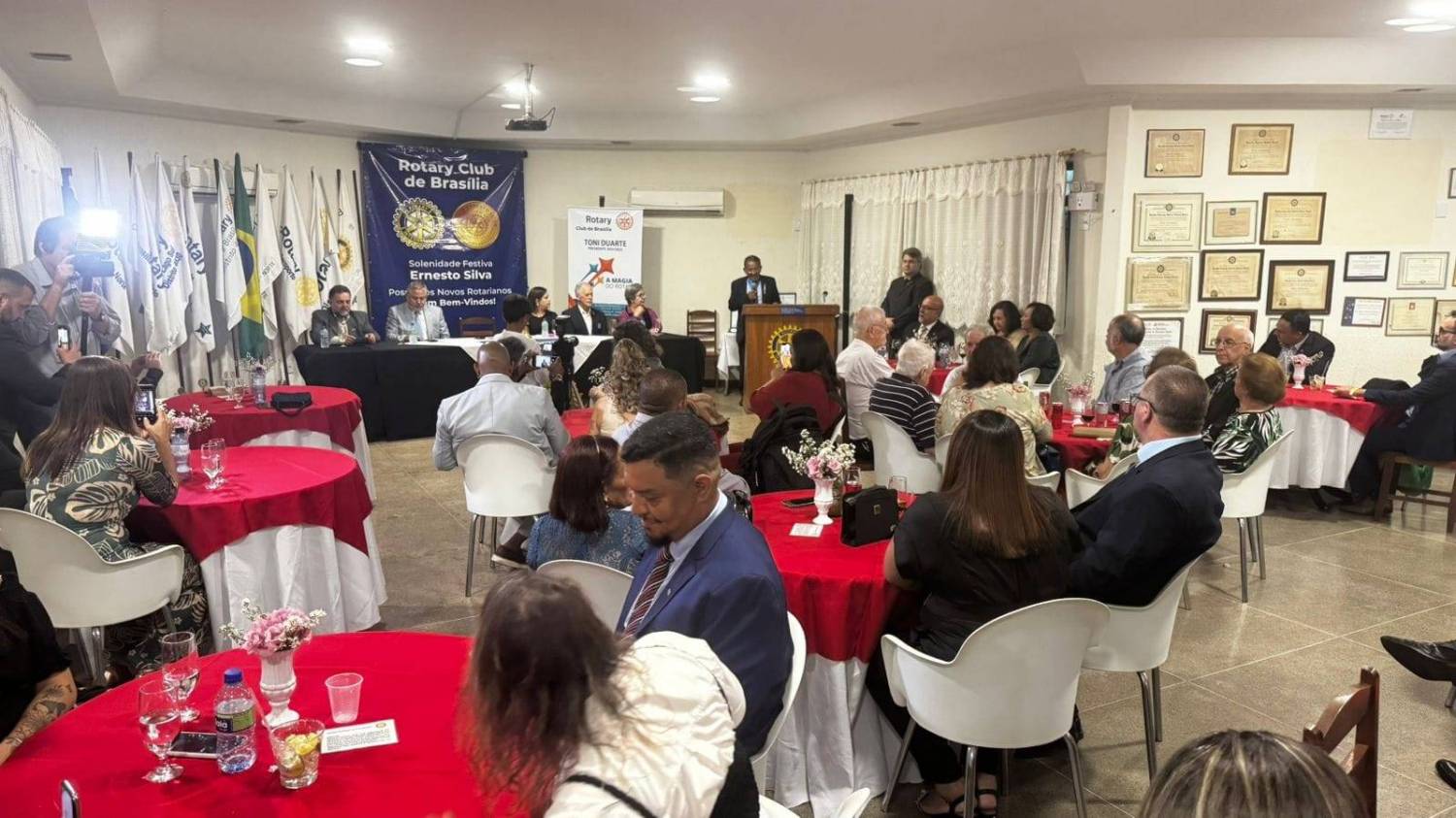 HOMENAGEM DO RC DE BRASÍLIA “O PIONEIRO” A  RC AFILHADOS. ROTARY CLUB DE BRASILIA-LESTE