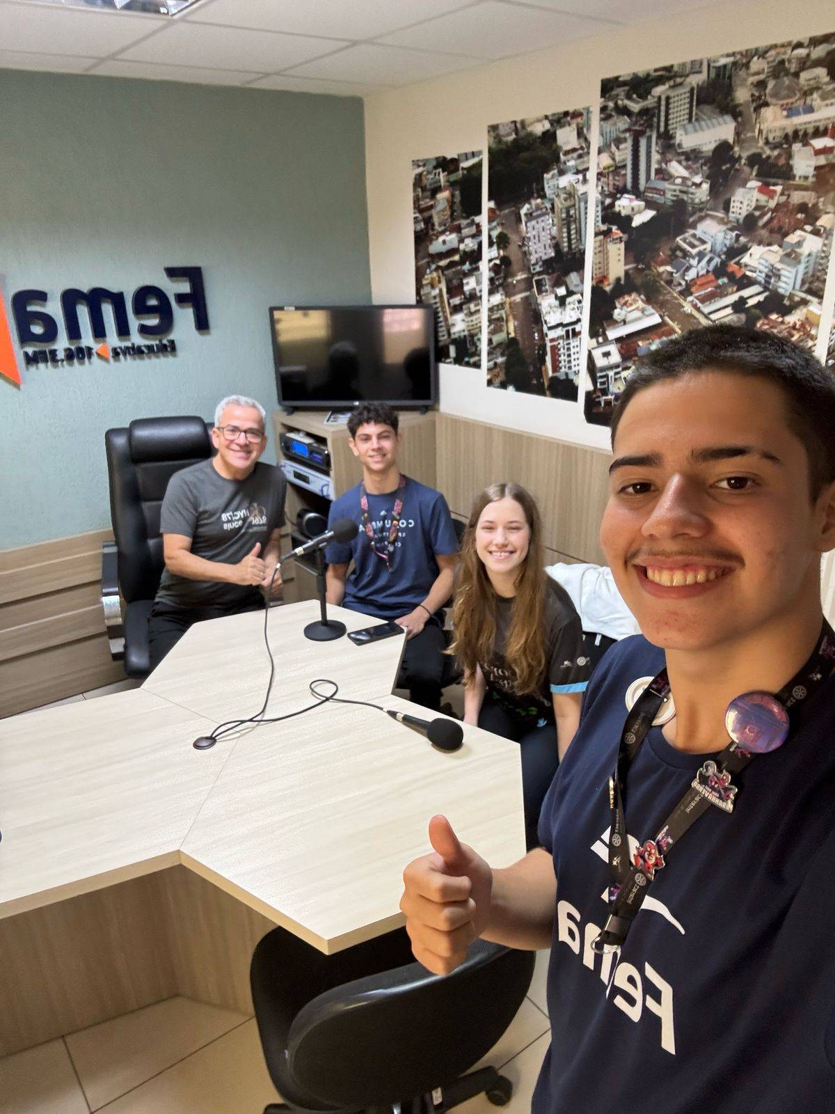 Interactianos na Rádio divulgando o que é a Fundação Rotária.