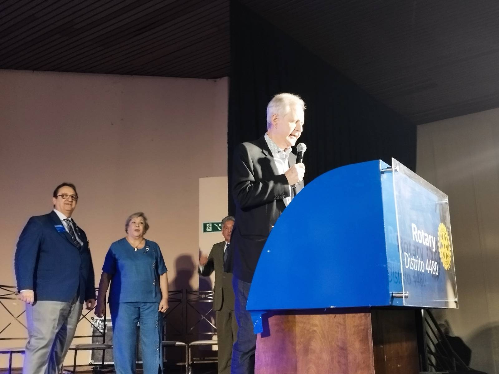 O Segundo dia da Conferência do Distrito 4480 foi marcado por palestras - homenagens e o jantar de máscaras com o Casal Governador Eder Bocchini e Nelly