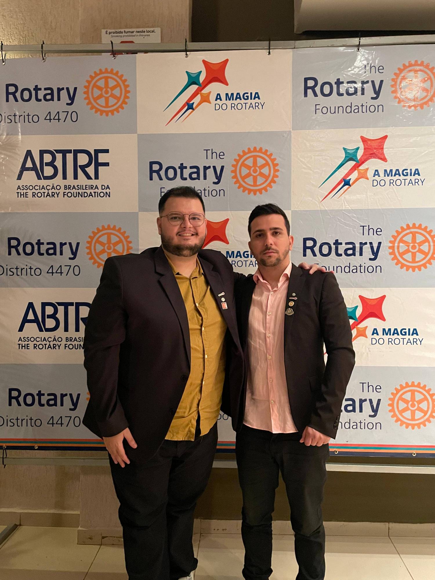 A magia de servir foi vivida intensamente durante a Conferência Distrital! Nosso presidente eleito e futuro secretário retornam inspirados e cheios de ideias para transformar nossa comunidade.