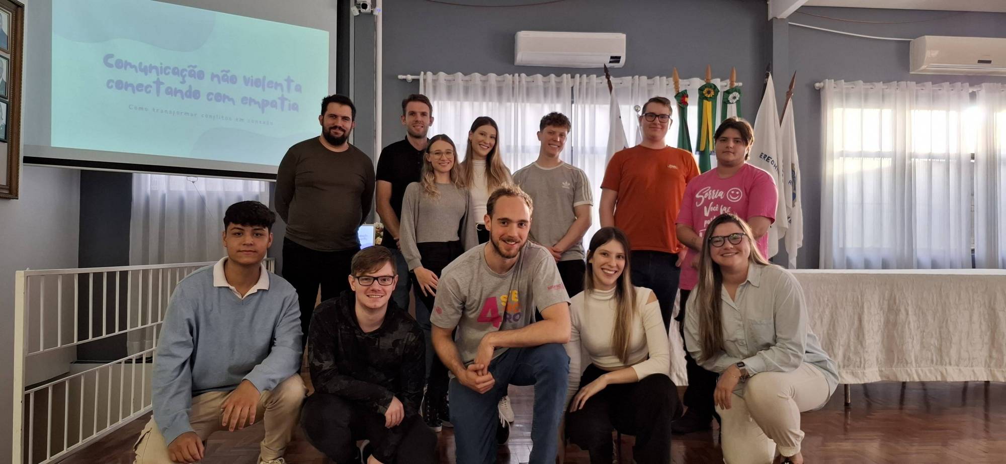 Clube reunido com a Psicóloga Luiza.