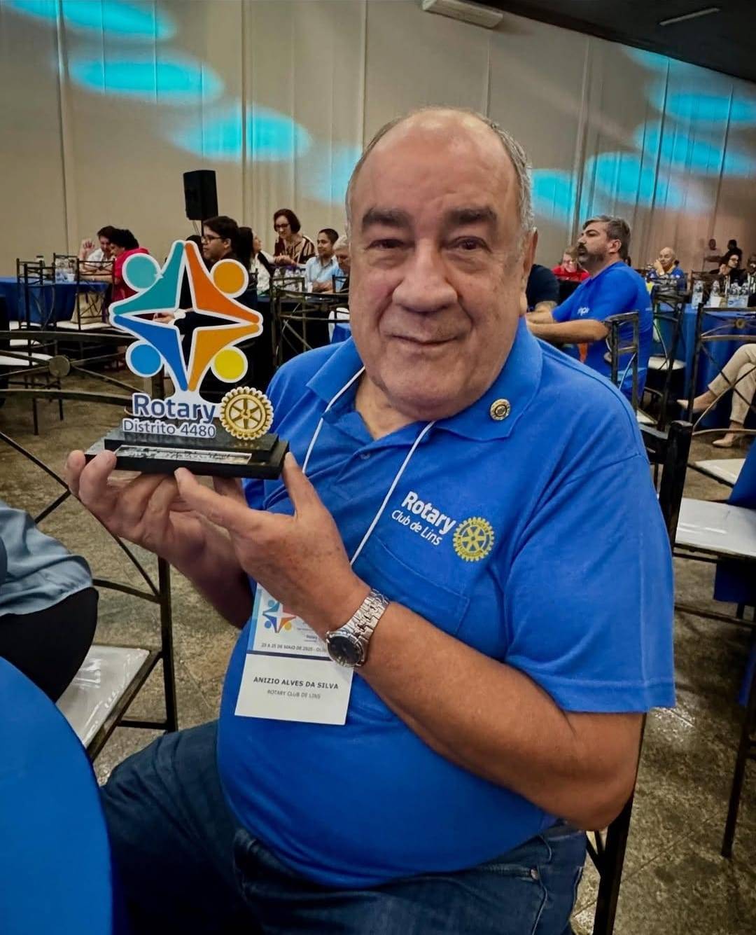 Companheiro Anísio do Rotary Club de Lins - Sul é homenageado na Conferência Distrital