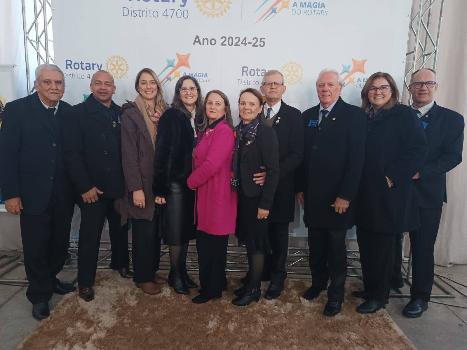 Rotarianos e companheiros presentes na Conferência.
