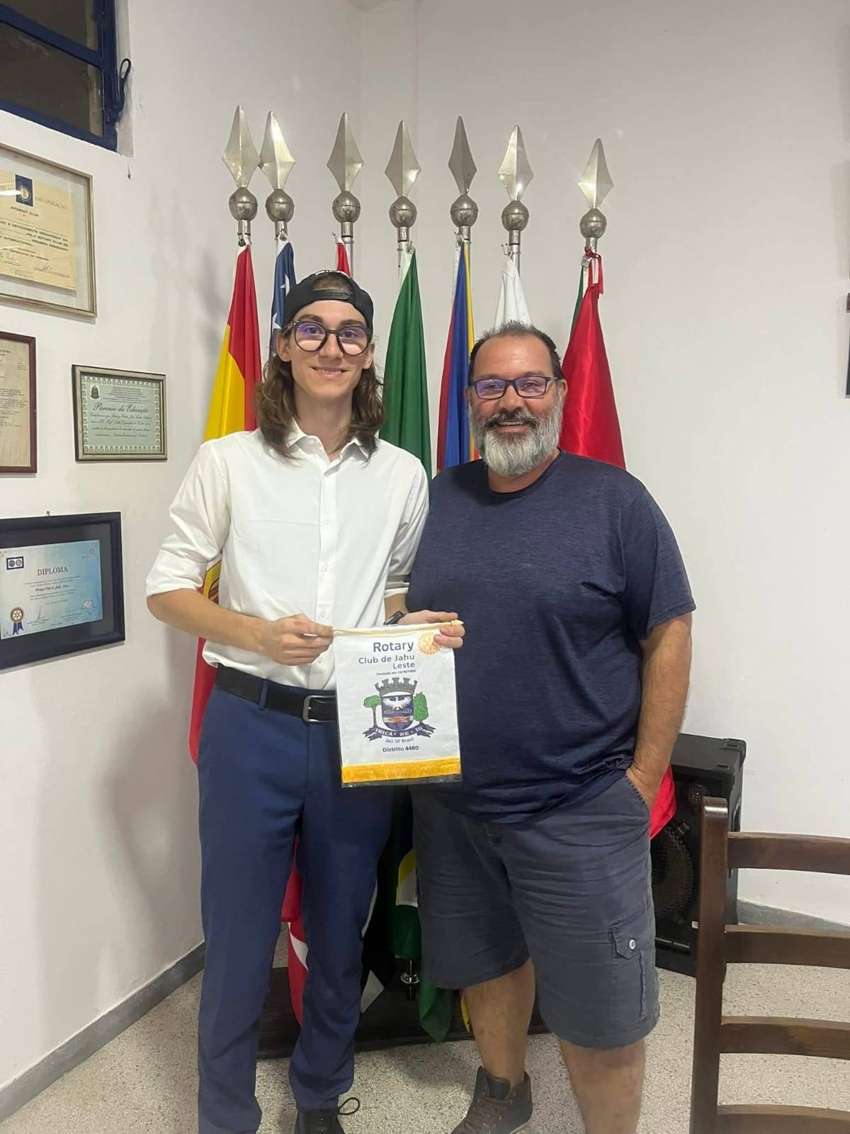 Rotary Club de Jahu - Leste recebe a visita do intercambista Stavros Singleton, vindo de Jamestown-EUA