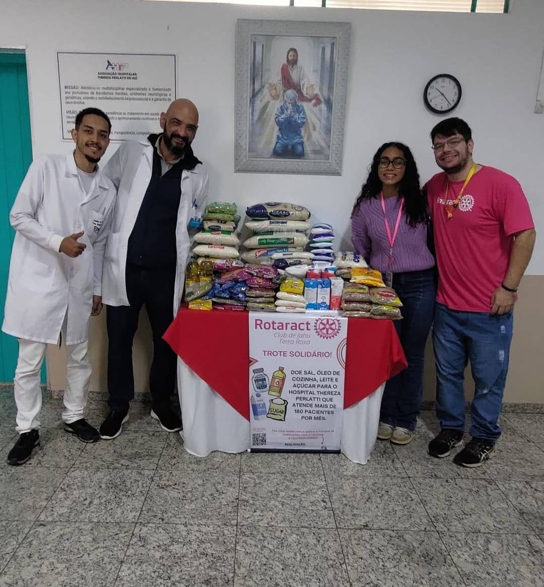 Rotaract Club de Jahu - Terra Roxa realiza entrega de mais de 120 kg de alimentos ao Hospital Thereza Perlatti