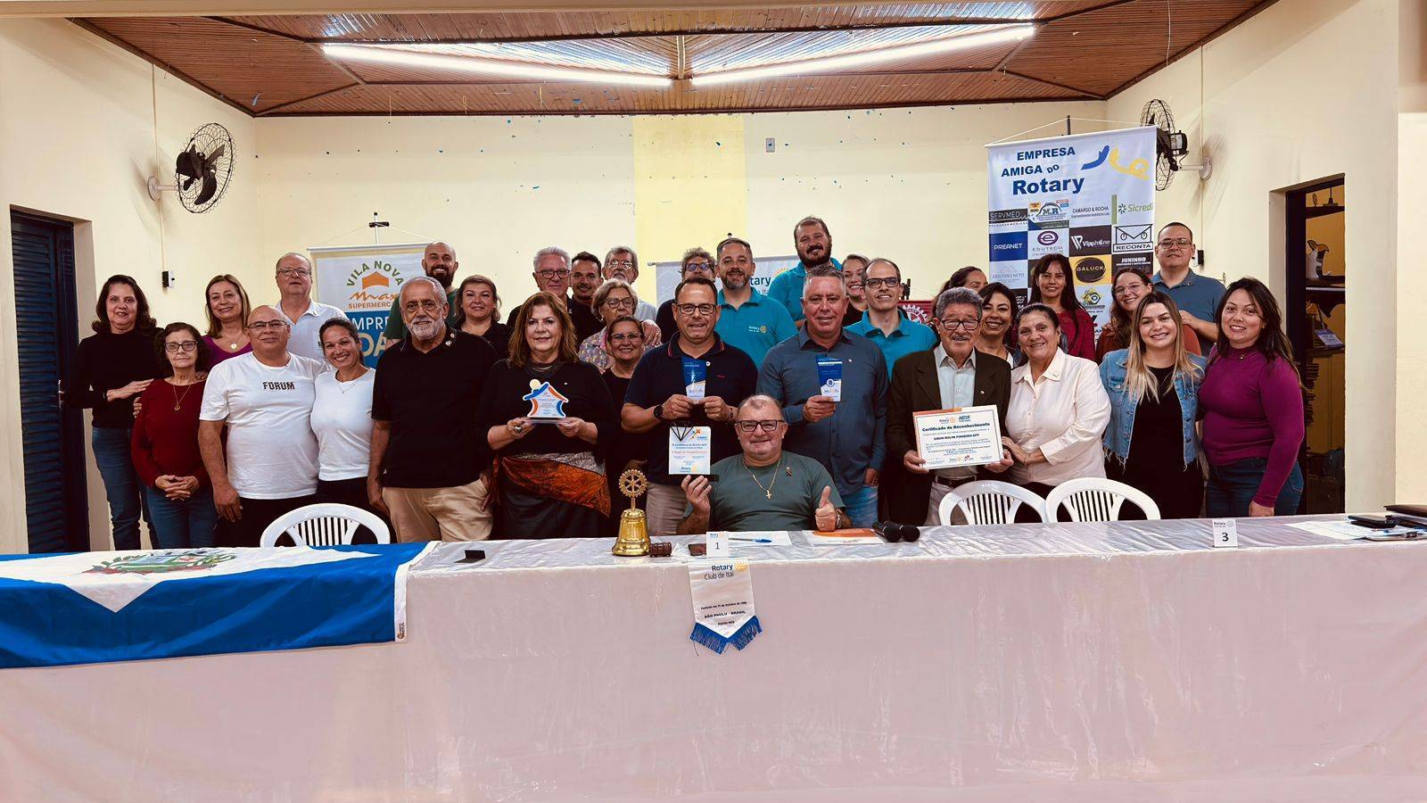 "Dar de Si Antes de Pensar Em Si" 