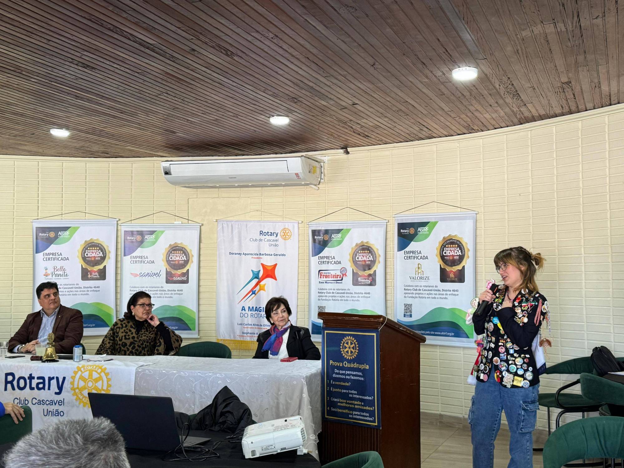 Willow Jack apresentou sua vivência no Brasil em bom portugues aos presentes.