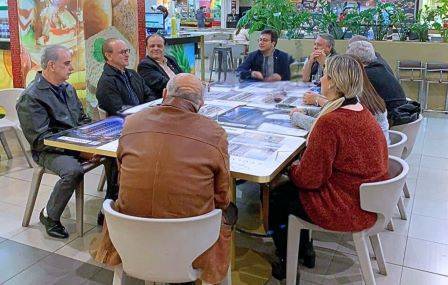 Novos rotarianos se reúnem na praça de alimentação do Shopping Esmeralda, em Marília, que terá um Rotary Club próprio