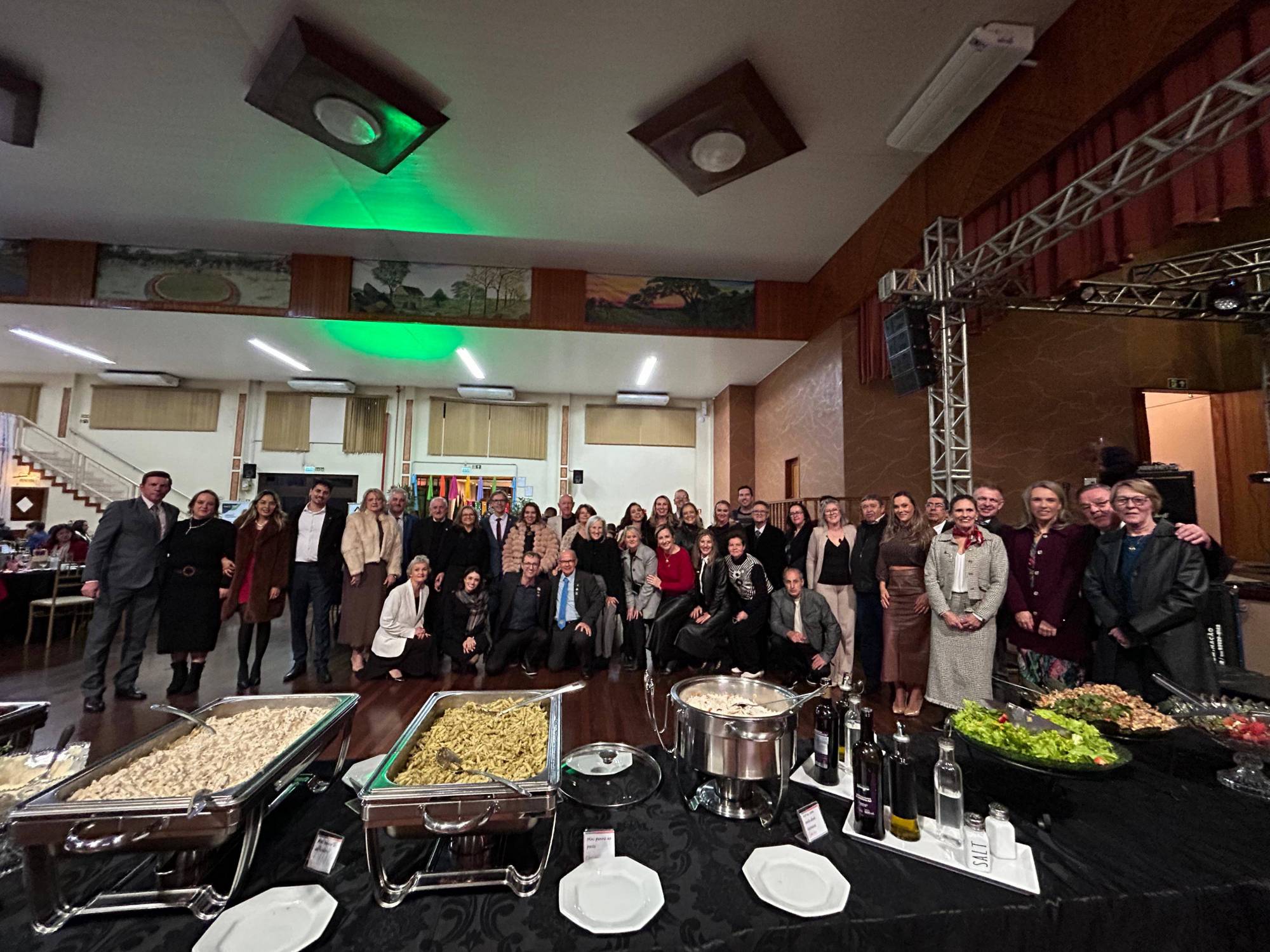Rotarianos presentes na noite