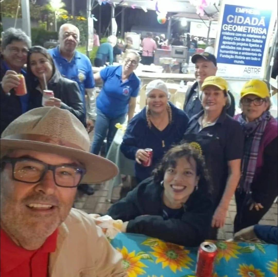 Rotary Club e as damas da Casa da Amizade de Ilha Solteira participam do "Arraiá na Praça"