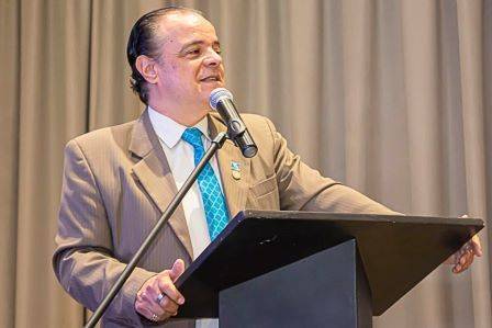O jornalista Márcio Cavalca Medeiros assume a presidência do Rotary Club de Vera Cruz em cerimônia nesta segunda-feira