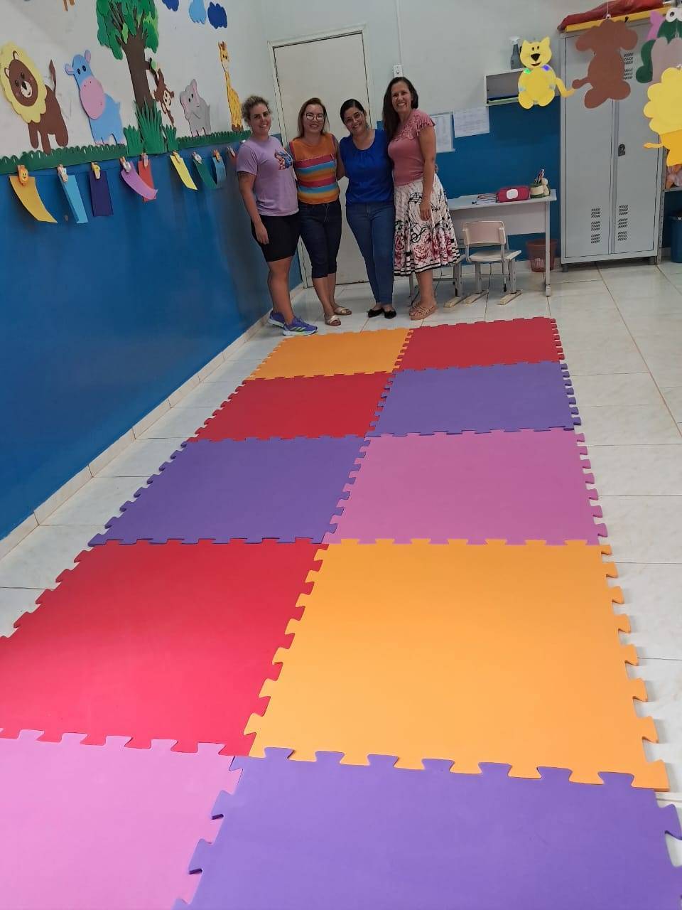 Rotary Club Lins Norte realiza entrega de 10 pisos emborrachados Associação da Comunidade Escolar Prof. Maria Aparecida da Silva Elias