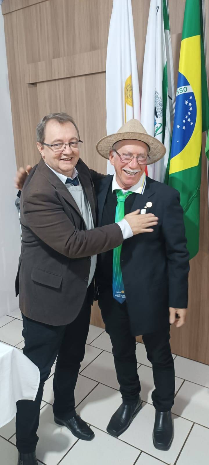 Presidente 2024/25 Valmir Fabiane e o Presidente 2025/26 Ivo Pastro
