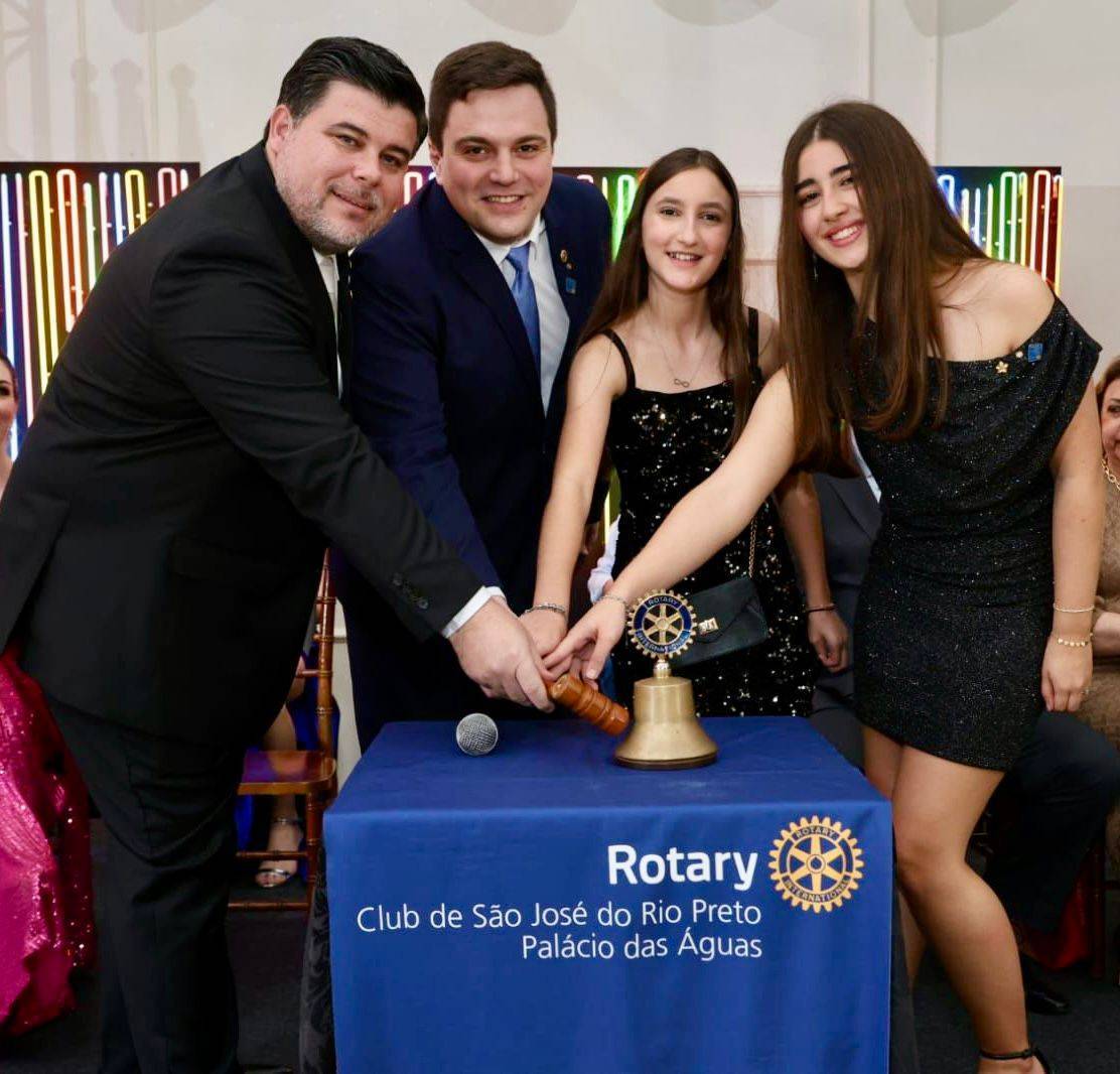 Casal Gov. Lelo e Cláudia Maset participa da transmissão de Cargo da Família Rotária de São José do Rio Preto Palácio das Águas