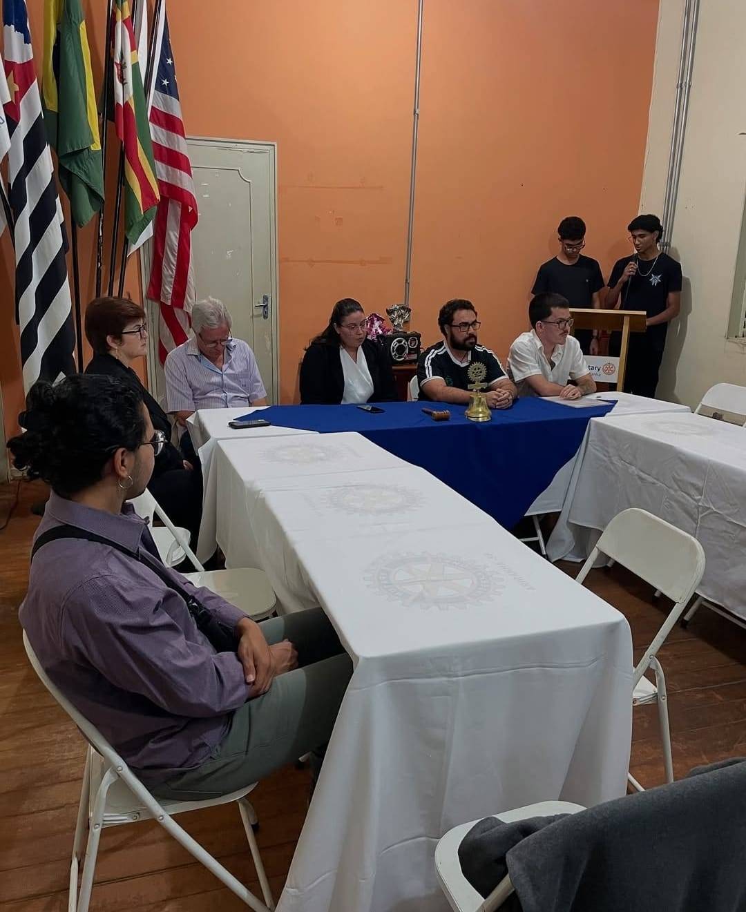 Rotaract e do Interact Club de Ariranha participam da cerimônia de posse do ano rotário 2025-26
