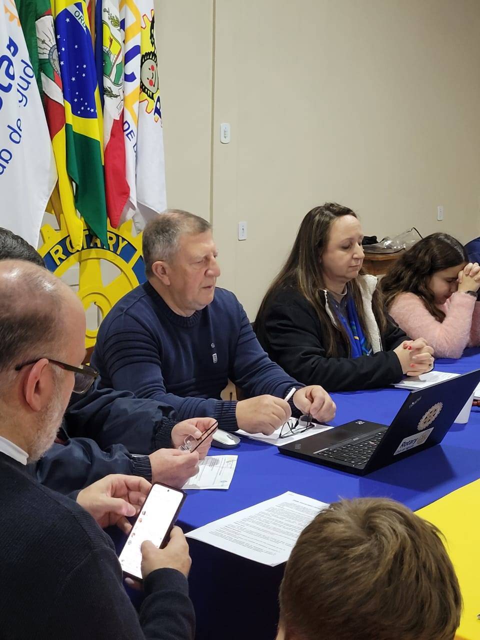 Emoção durante a oração Rotária