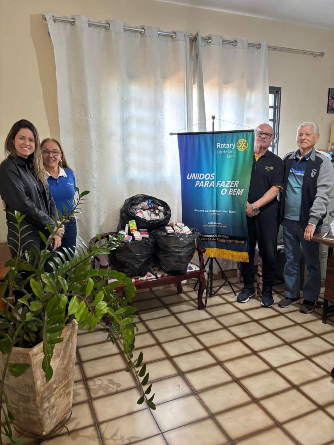 Rotary Club de Jahu - Leste realiza entrega de 400 caixas de medicamentos-amostras grátis ao Asilo São Vicente de Paula