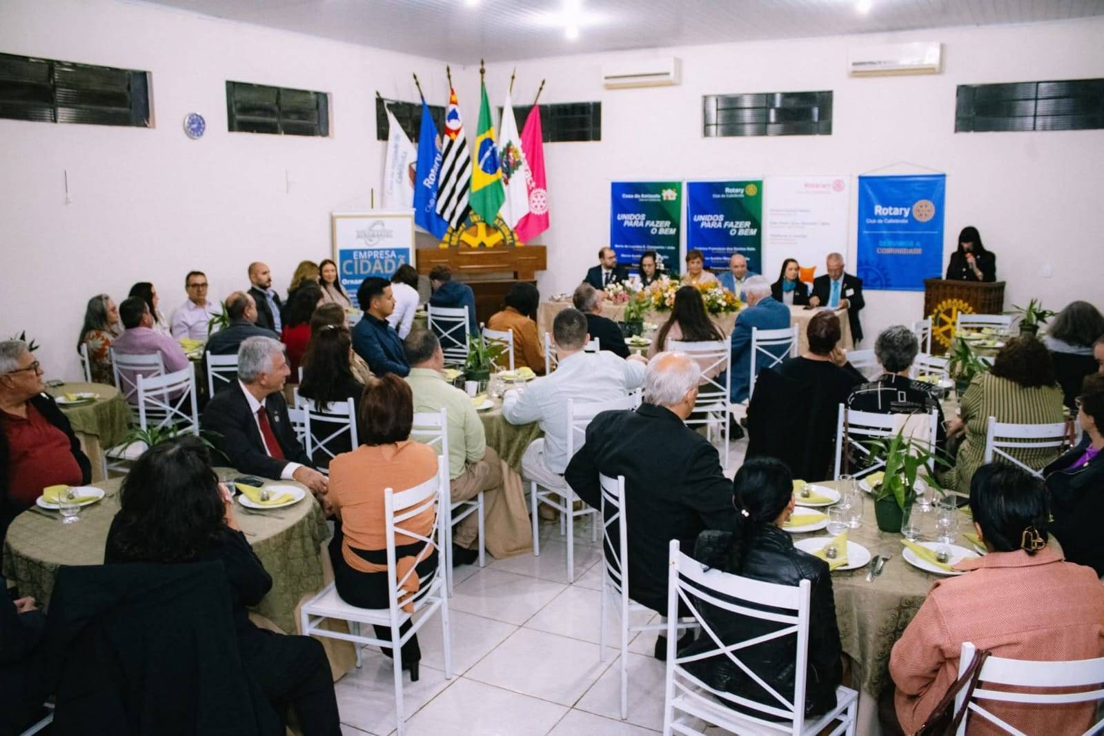 Rotary Club de Cafelândia dá posse à nova Diretoria