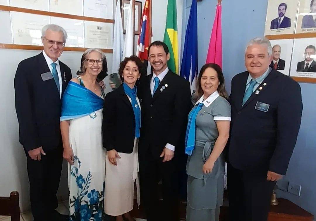 Helen Cristina Barboni tomou posse como a nova Presidente do Rotary Club de Ilha solteira.