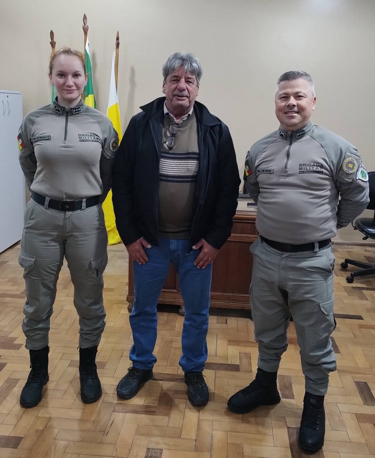 Cláudio Patta com o Major Mori e a Capitã Renata